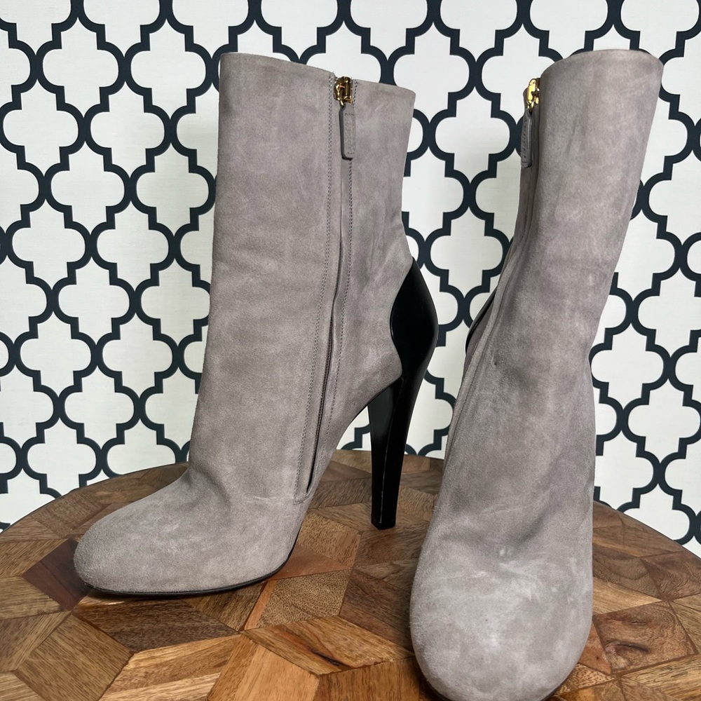 Gucci Gray and black heeled ankle boots. Contrast suede and leather amazing